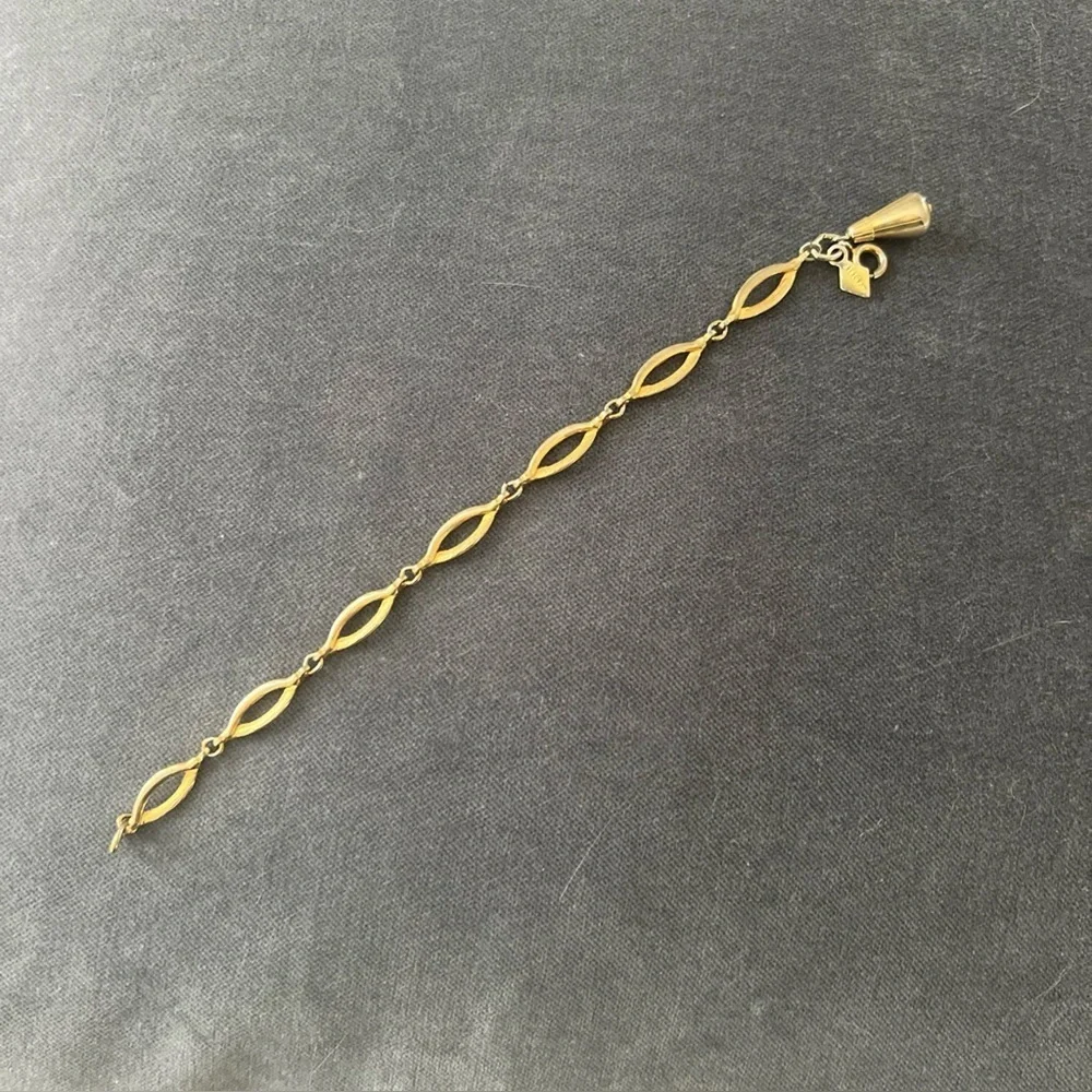 Vintage Sarah Coventry Gold Tone Chain Bracelet with Bell Shape Charm Link